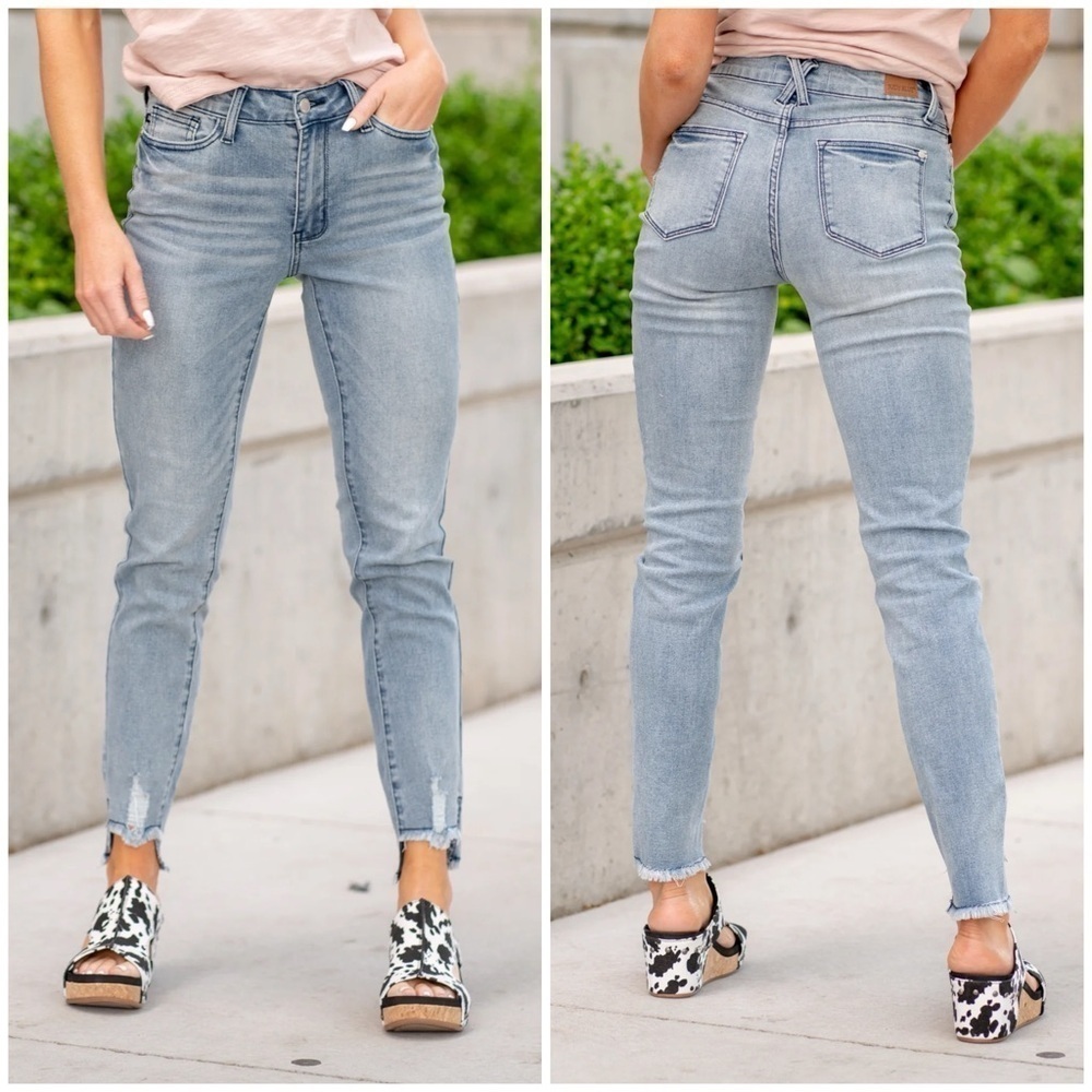 NWT Judy Blue Summer Blues Mid Rise Relaxed Fit Jeans Step Hem Sz 26